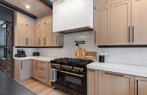Cle Elum House | Spacious 5-bedroom house in Suncadia with POOL and hidden speakeasy !