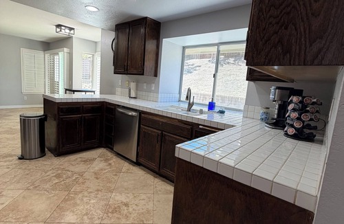 Palmdale House | Spacious 5-bedroom house in hillside of Palmdale