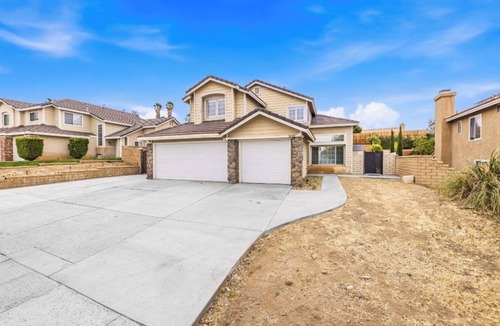 Palmdale House | Spacious 5-bedroom house in hillside of Palmdale