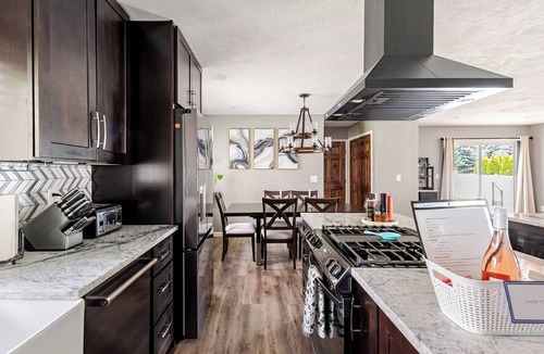 Fairwood House | Spacious 5-bedroom house in North Spokane with Hot tub & game room.