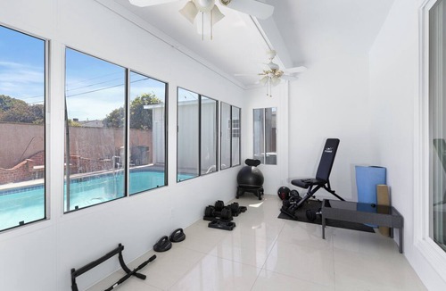 Gardena House | Spacious 6-bedroom house in cool Gardena with AC and gym