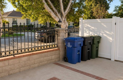 Reseda House | Spacious 6-bedroom house in delightful Los Angeles with AC