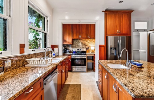 Westside Santa Cruz House | Spacious 8-bedroom house in charming Santa Cruz on West Cliff