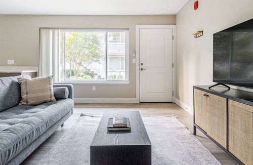 Campbell Apartment | Spacious Campbell 1BR w/ W/D, Pool, Gym, walk to WF + TJ, by Blueground