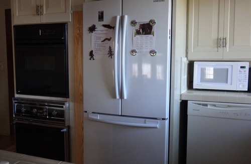 Myrtletown House | Spacious & Comfy, nr Zoo SKYWALK, Garden, Redwoods, Park, & even great 4 HORSES!