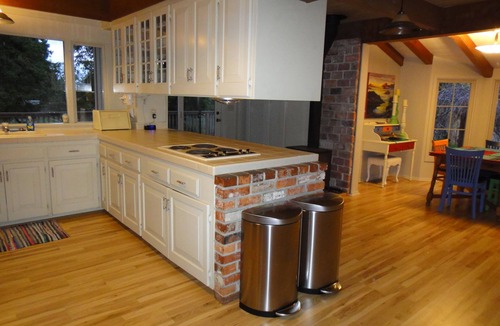 Myrtletown House | Spacious & Comfy, nr Zoo SKYWALK, Garden, Redwoods, Park, & even great 4 HORSES!