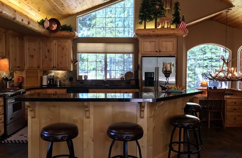 Tahoe Paradise House | Spacious Cozy Tahoe Retreat