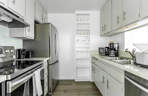 Carlson Park Apartment | Spacious Culver City 2BR, nr Fox Mills Mall & Groceries, by Blueground