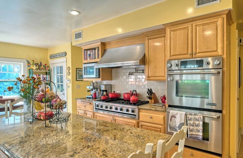 Mid City House | Spacious estate in gated area, tons of amenities, convenient mid city location.