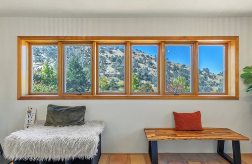 Tehachapi Cabin | Spacious Family Cabin w/Hot Tub & Mountain Views