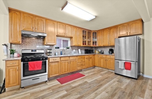 Oakland House | Spacious Home in the heart of the Bay