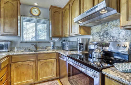 South Lake Tahoe House | Spacious home for families - walk to Heavenly & the beach