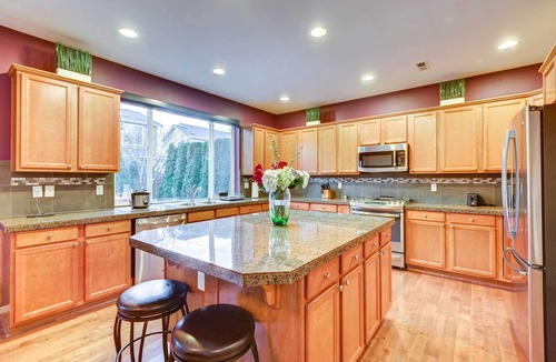 Kent House | Spacious Kent Home w/Patio Near SeaTac Airport