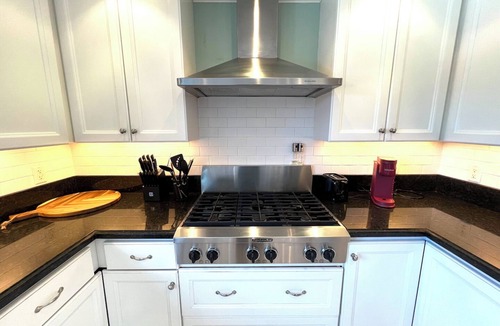 Foster City House | Spacious & Modern Executive Home in Foster City with lightening fast WiFi.