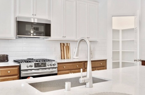 Pumpkin Center House | Spacious & Modern Retreat Near Historic Downtown!