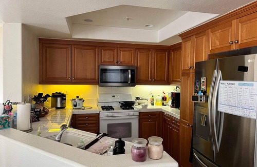 Quail Hill House | Spacious Private Master Suite in a 3 Bedroom Townhome w/Kitchen, Pool & Shopping