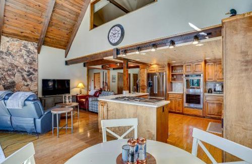 Lake Almanor Country Club House | Spacious Retreat w/Backyard: 1 Mi to Lake Almanor