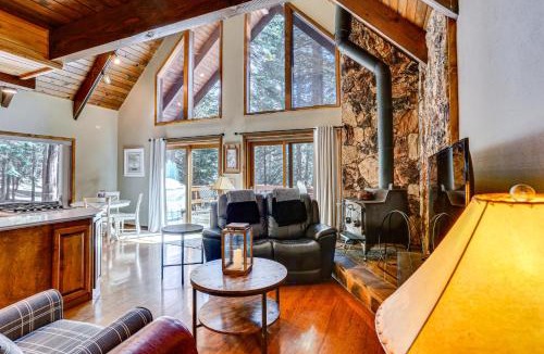 Lake Almanor Country Club House | Spacious Retreat w/Backyard: 1 Mi to Lake Almanor