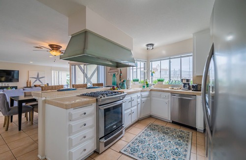 San Clemente Condo | Sparkling Ocean view, 3 min Walk to Beach, pier, downtown, 3 patios, central air