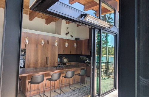 Truckee House | Spectacular Modern Lakefront 4-bedroom house on Donner Lake in Truckee CA