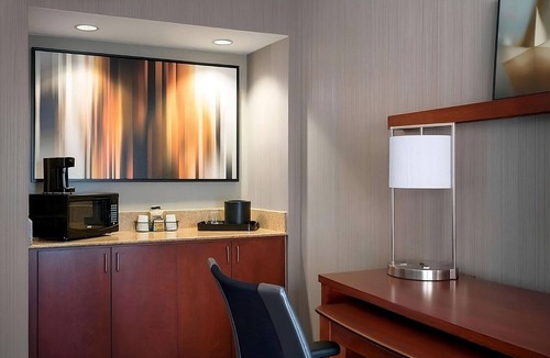 Torrance House | Stay Here For A Night Away! Outdoor Pool, Free Parking, Near Long Beach Museum