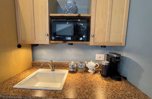 Glen Ellen Cottage | Stay in Glen Ellen in the heart of Sonoma best wineries.