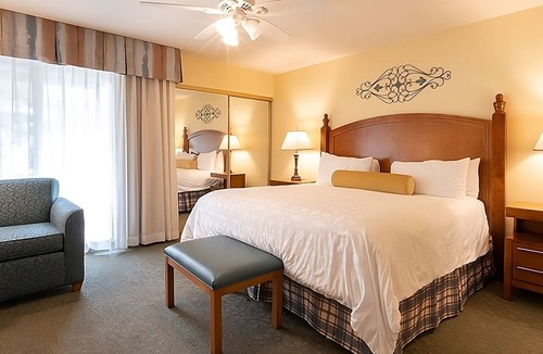 San Diego Country Estates Hotel | Stay in the Heart of Ramona! Full Kitchen, Free Parking & Pool!