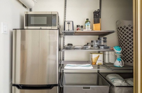 Sand Section Apartment | Stay right by the Manhattan Beach Strand