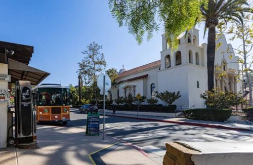 Midway District House | Staycation in San Diego + Walk to All. Wifi+Cable