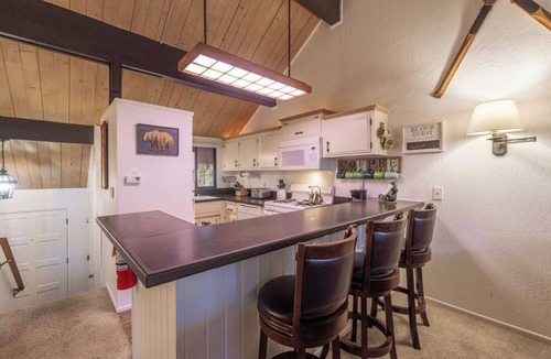 Big Bear Lake House | Steps from the Slopes! 2BR + Sleeping Nook Townhouse at Snow Summit