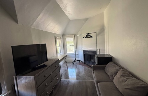 Westside Santa Cruz Bed & Breakfast | Steps to Beach & Boardwalk, Cozy Room, Fast WiFi, Private Bath, Coffee+Snacks #4