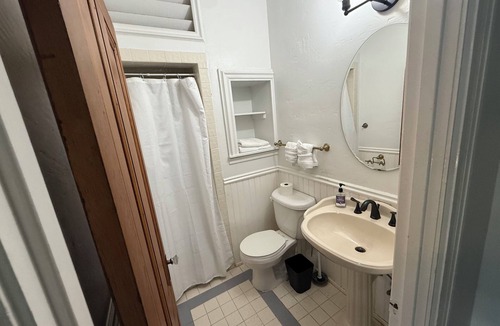 Westside Santa Cruz Bed & Breakfast | Steps to Beach & Boardwalk, Cozy Room, Fast WiFi, Private Bath, Coffee+Snacks #4
