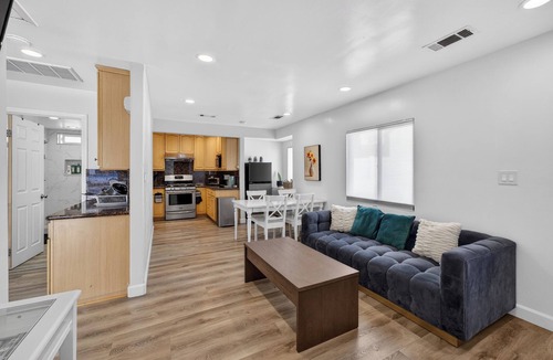 Arcadia House | Steps to Santa Anita & USC Hospital Private Home