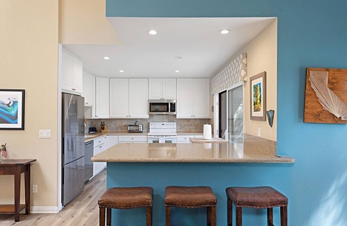 Solana Beach Condo | Steps to uncrowded beach. Walk to restaurants, racetrack; Family-friendly condo