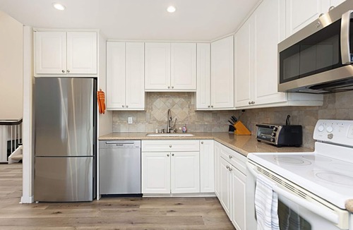 Solana Beach Condo | Steps to uncrowded beach. Walk to restaurants, racetrack; Family-friendly condo