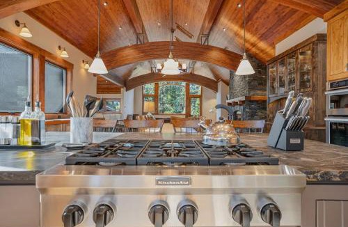 Lake Forest House | Stone Peak Lodge