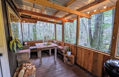 Ashford House | Storybook Cabin on Sahara Creek - 8mi to MRNP!