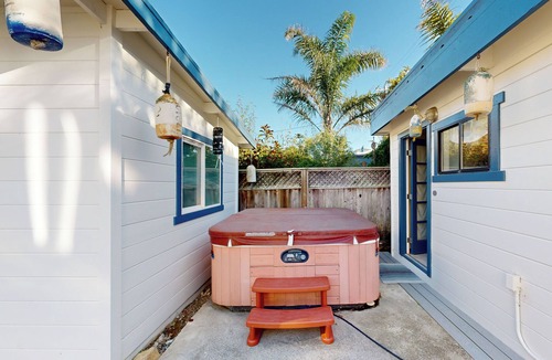 Stinson Beach House | Stroll to Shore: Stinson Beach Gem w/Hot Tub