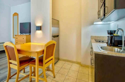 Oildale Hotel | Studio 6 Bakersfield 1 Queen Bed | Mobil