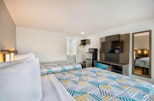 Downtown Hotel | Studio 6 Eureka CA Old Town