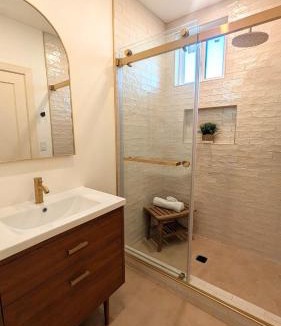 Westlake Apartment | Studio in DTLA - 5 min walk to Crypto Arena