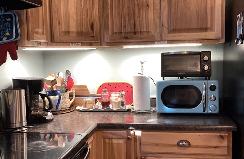 Willits Cottage | Studio in Town Center - between the Beach and Giant Redwoods