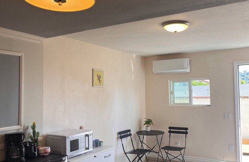 Walnut Apartment | Studio Living/Near Airport/Quiet Neighborhood