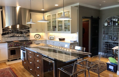 Shady Cove Ski Chalet | STUNNING 1.2M LUXURY HOUSE, sleeps 3-8 in 3 Q BRS + 2 twins, W/3 Full BA. nnn