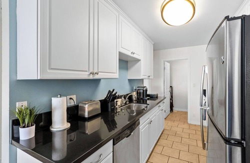 Marina Peninsula Apartment | Stunning 3-Bedroom Ocean View Retreat in Marina del Rey