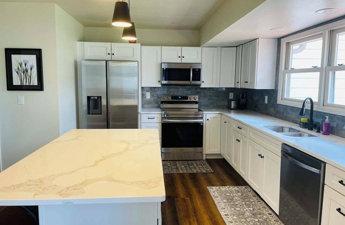Fort Collins House | Stunning 5BR Golf Course Townhome Arcade Lounge