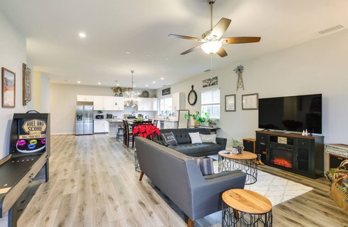 Clovis Cottage | Stunning Clovis Home ~ 1 Mile to Old Town!