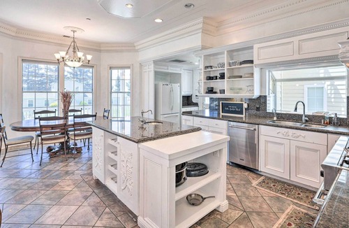 Galt House | Stunning Galt Vineyard: Grill & Tennis Court!