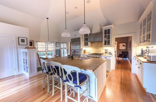 Los Feliz House | Stunning home with pool and spa In Los Feliz – Close to Hollywood.
