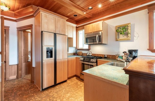 Central Tacoma House | Stunning Victorian Home 6th Ave unbeatable area